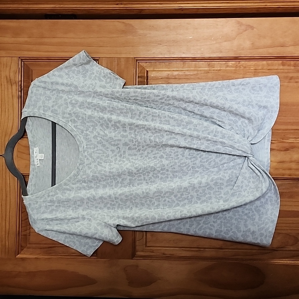 Nine Britton, Knot Front Tie, White & Gray Leopard print. LG, Stitch Fix.